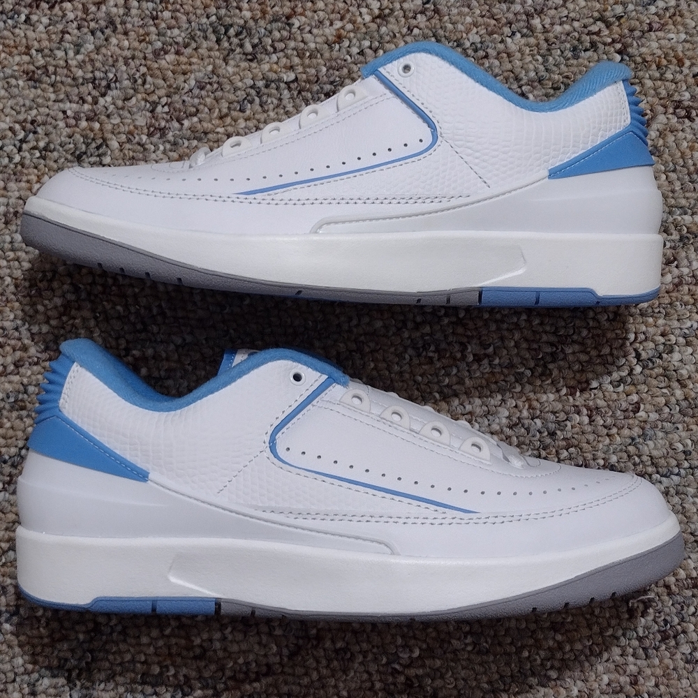 Air Jordan 2 Low White Carolina Blue Mens Size 9